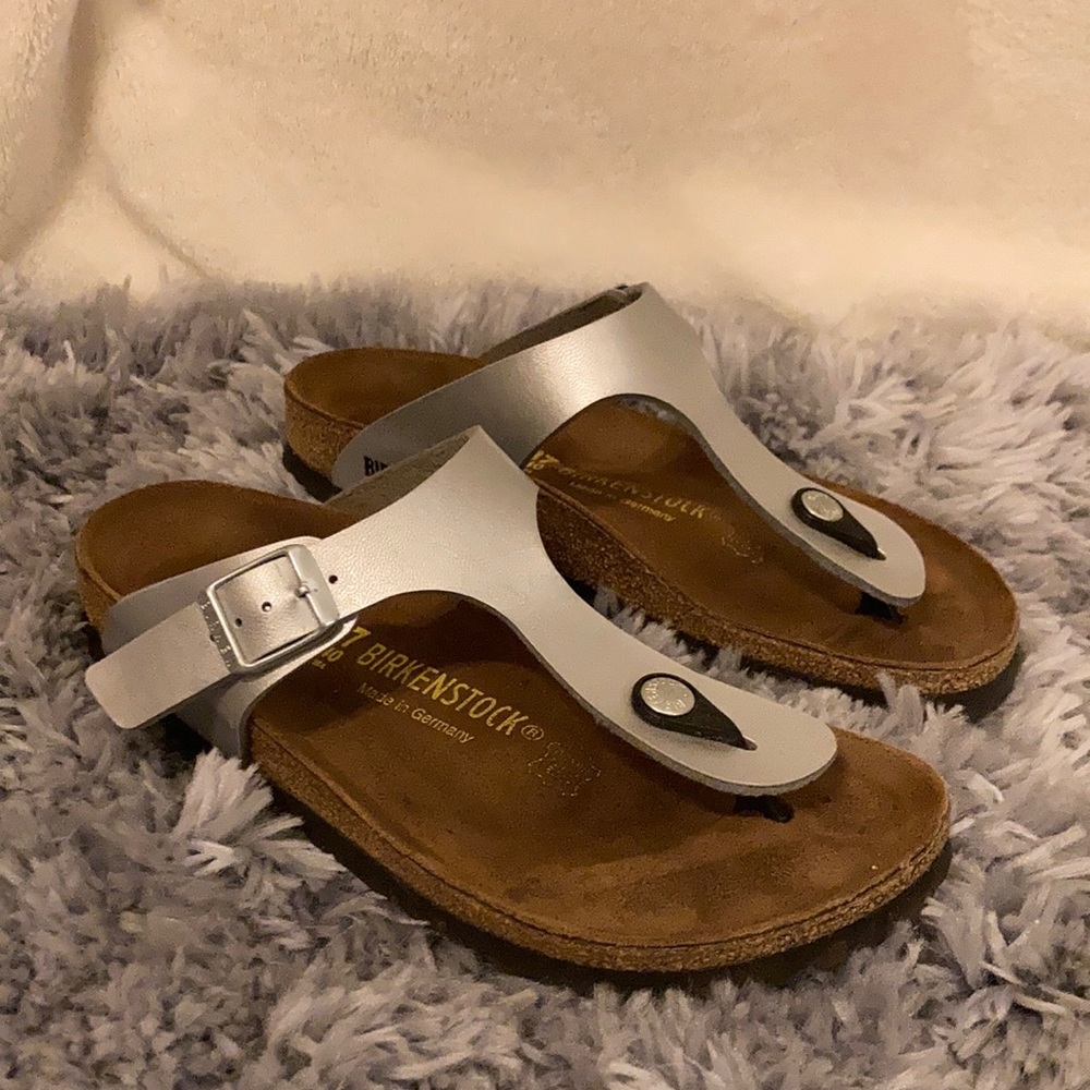 6• Silver Gizeh Birkenstock’s